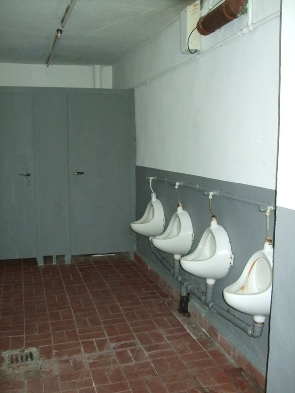 Toilettenanlage vorher im Nebengebäude